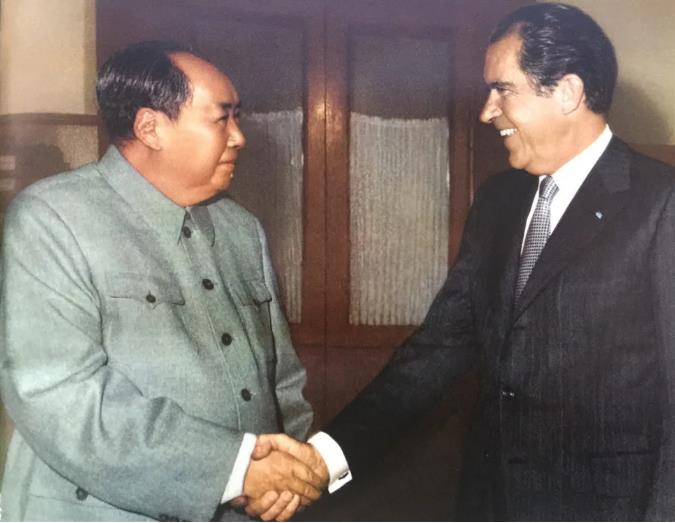 1972年2月，毛泽东主席会见美国总统尼克松